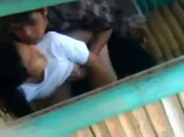 Pasangan Nakal Ngewe Di Pos Ronda Malam